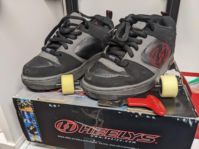 Heelys Youth Size 2 Style 717 Black Wheeled Skate Shoes