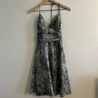 全新 Express 100% 真丝连衣裙 尺寸 8 Halter Fit And Flare Event Night Cheetah