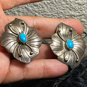 Native American Sterling Carol Felley Flower Clip-On Kolczyki Podpisane oświadczenie