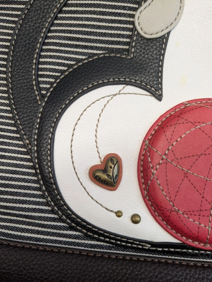 Bolso de Mano Chala Diseño Gato con Aplique de Bola de Hilo y Llavero Foto 3 de 4