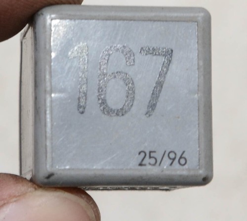 VW Golf 3 III 1H (91-97) Relais 167 - Kraftstoffpumpe - 191906383C #B413