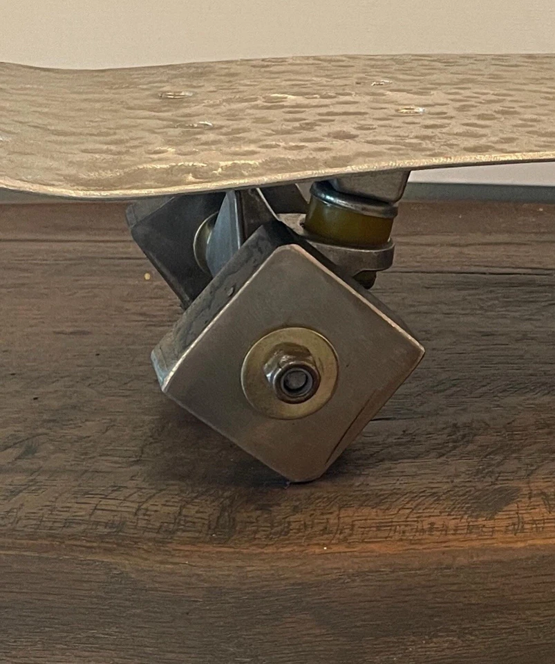 Misfit Skateboard Steel Art Foto 3 de 4