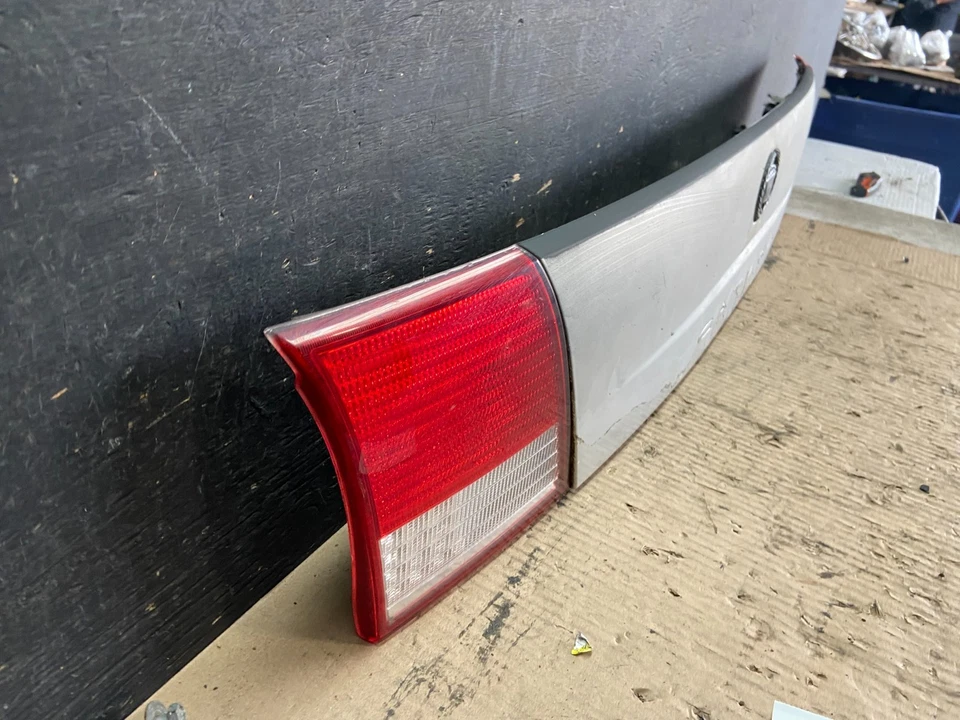 Cadillac Catera 2000-2001 panel maletero tapa respaldo matrícula Q3438 DG Foto 3 de 4