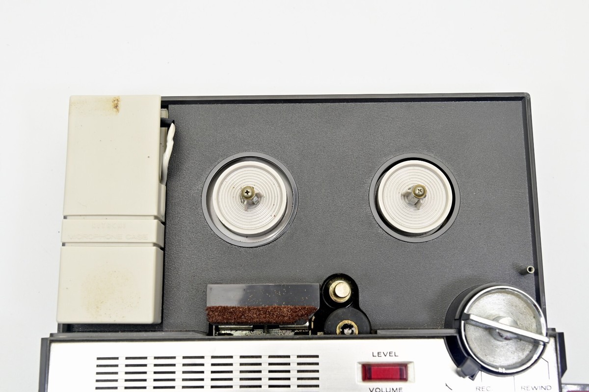Vintage Hitachi TRQ-330 Level Matic Portable Reel To Reel Vintage Hitachi TRQ-330 Level Matic Portable Reel To Reel