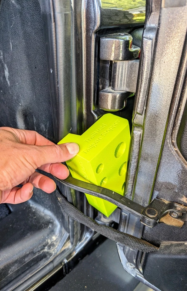 Устройство стопора задней двери TrailHold для Jeep Wrangler JL 2018-2025 - Изображение 3 из 4