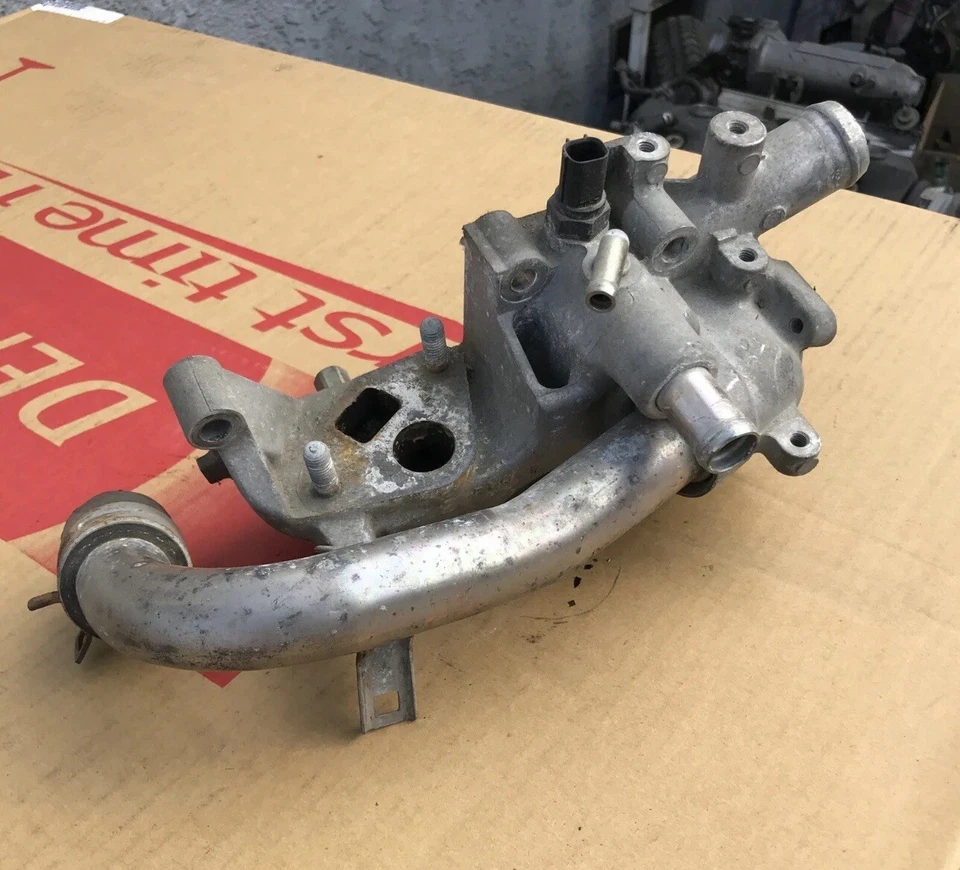 2001 2002 2003 2004 2005 Civic термостат корпус EGR проход охлаждающей жидкости выход - Изображение 2 из 4