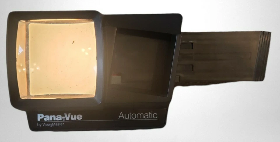 Pana-Vue 35mm Automatic Transparency Lighted 4X Magnification 2x2 Slide Viewer - Image 2 of 2