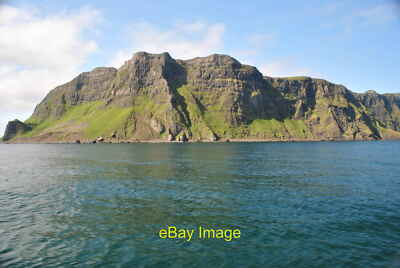 Photo 6x4 Compass Hill Cliffs Canna A' Chill  c2011