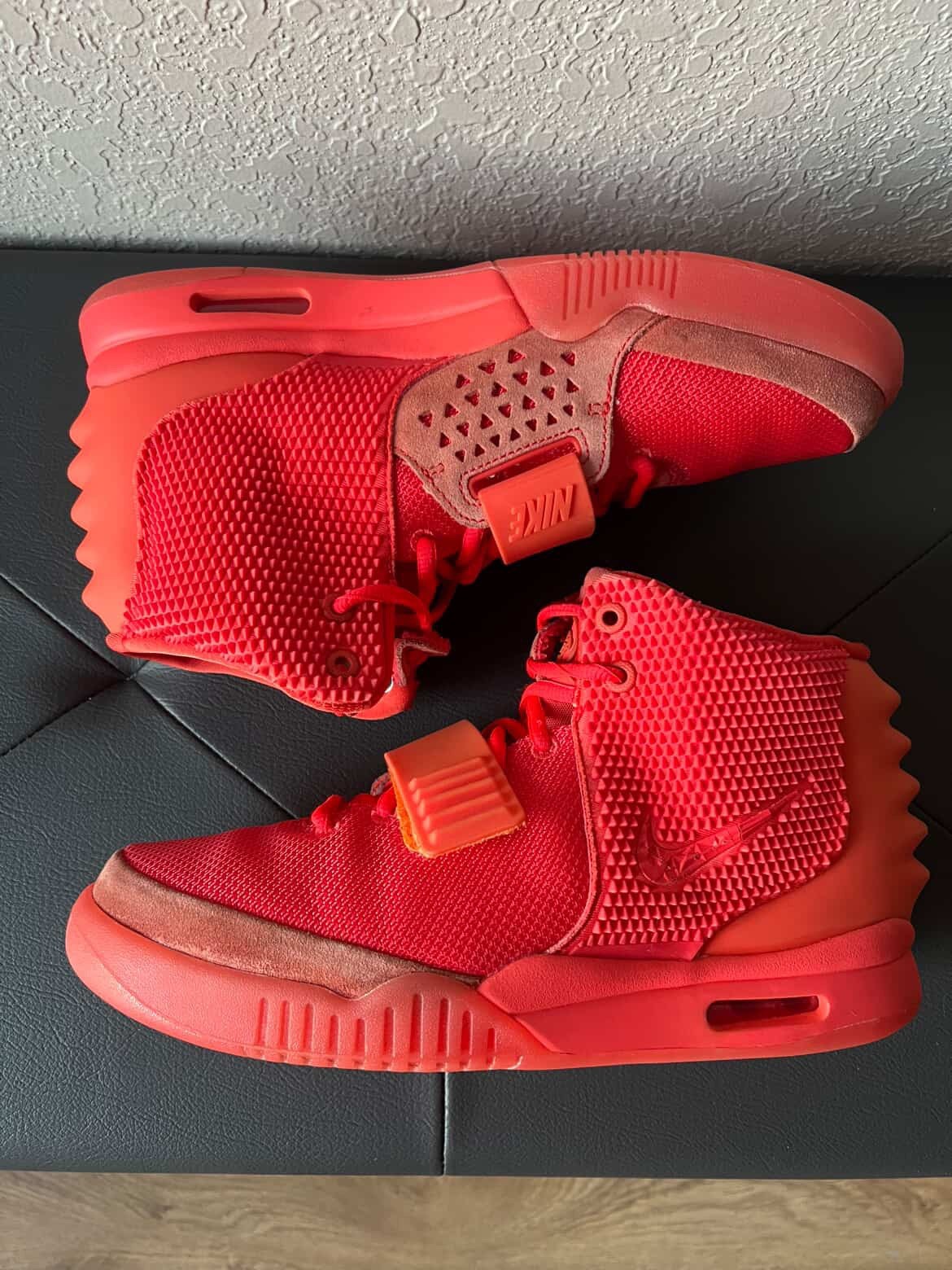 Size 9.5 - Nike Air Yeezy 2 SP Mid Red October thumbnail 2