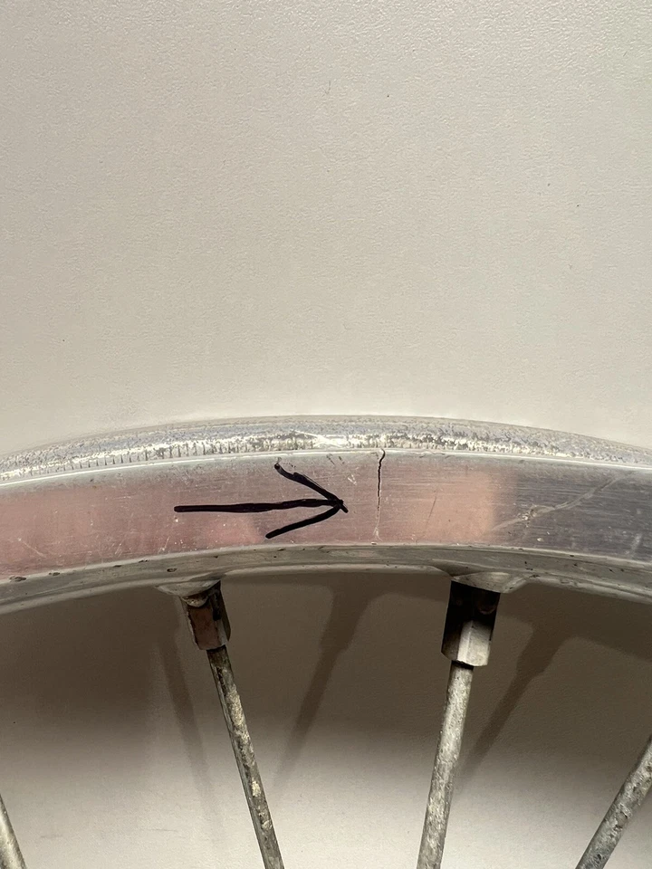 2000 Yamaha WR400F OEM FRONT WHEEL RIM HUB !CRACKED! - Image 2 of 4