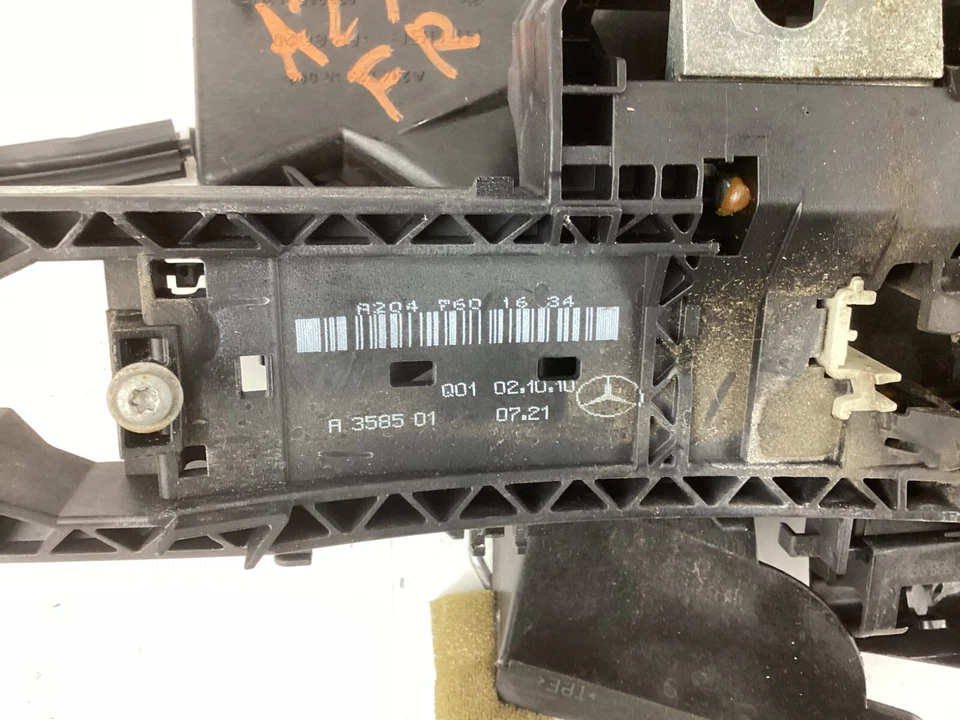 Actuador de pestillo de cerradura de puerta delantera derecha Mercedes-Benz C300 2008-2014 2047231008 OEM Foto 4 de 4