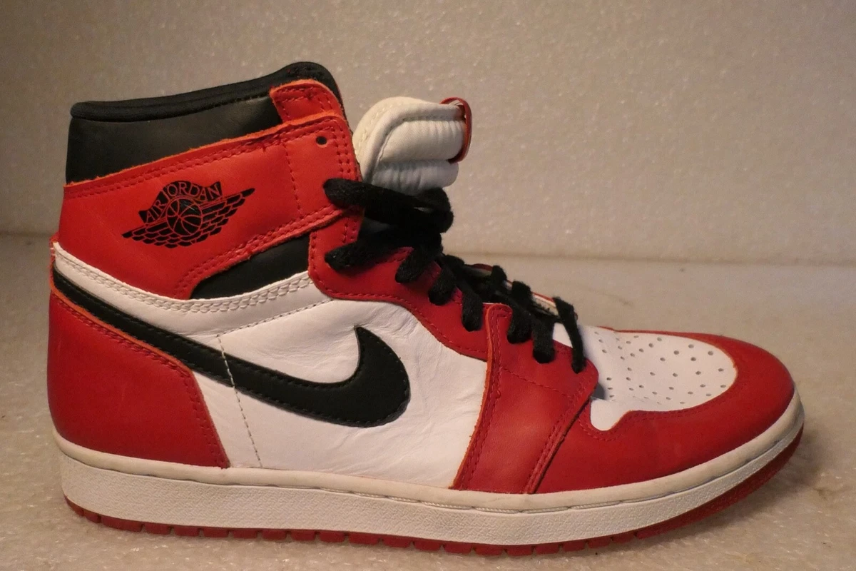 Vintage Nike 1994 Chicago Air Jordan 1 – On The Arm