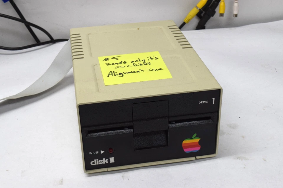 Vintage Apple Disk II 2 Floppy Disc Drive A2M0003 - TESTED - NEEDS ALIGNMENT - Image 2 of 3