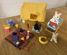 Sylvanian Families Camping Set am Meer mit Figur und Zubehör