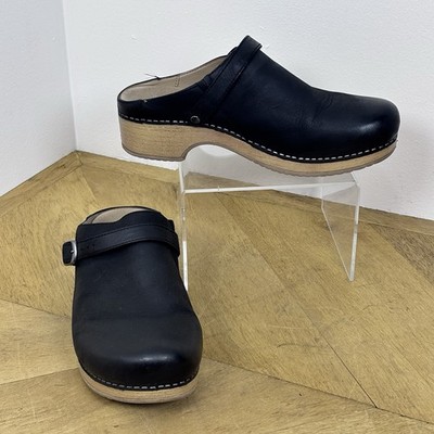 DANSKO BERRY BLACK LEATHER WOMEN'S CLOGS MULES SIZE 8.5-9  Euro Size 39