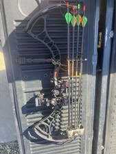 Bowtech Insanity CPX Compound Bow Black RH Bow Hunting w/ Arrows & Accessories