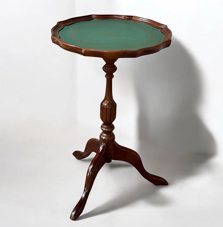 Mesa auxiliar trípode de cuero verde caoba del siglo XX con soporte para velas Foto 2 de 4