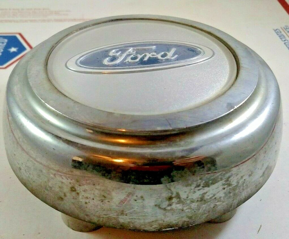 OEM 93-97 Ford Crown Victoria Chrome Wheel Silver Center Hub Cap F3AC-1A097-AA Foto 3 de 4