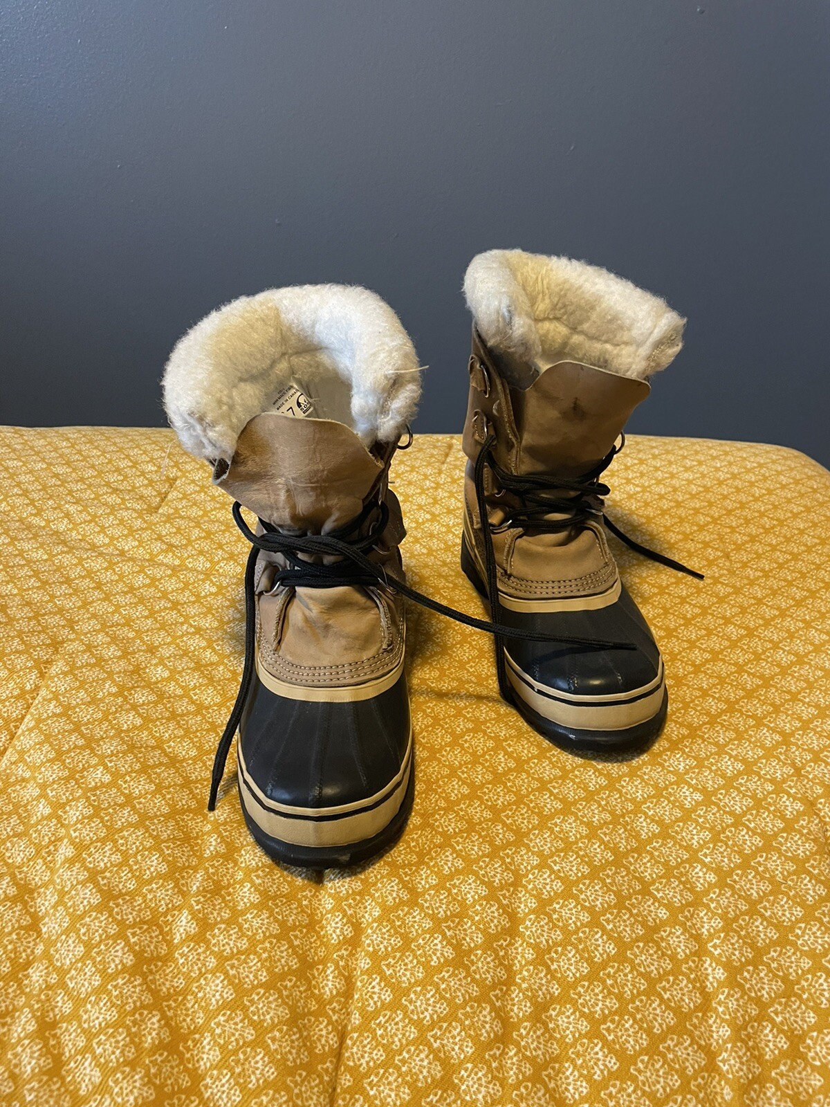 SOREL Boots Caribou Women Sz 7 Men Sz 5 