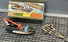 Vintage Original 1966 Corgi 107 Tin Fin Batboat, Trailer, figs Nice Box Batman