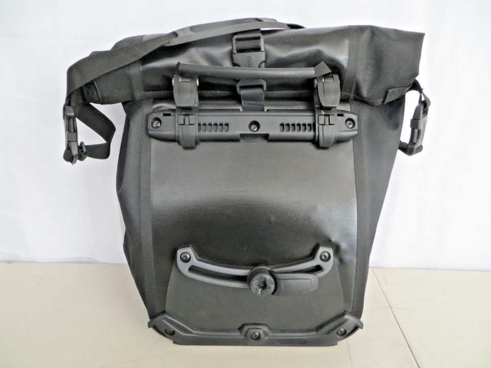 Alforja trasera Ortlieb con núcleo de rodillo trasero impermeable negra Foto 3 de 4