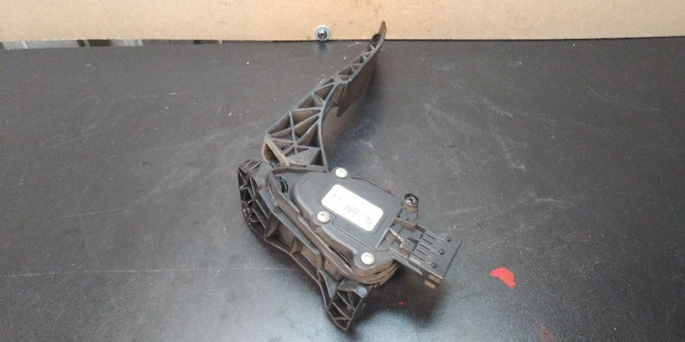 Chevrolet Volt 2012 pedal de gasolina OEM 13252702 Foto 3 de 4