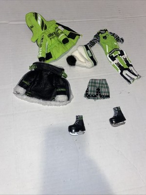 Rainbow High Doll Outfit - Jade Hunter Winter Break MGA  Coat Hat etc