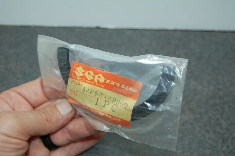 NOS GENUINE SUZUKI  34888-49000 FUEL TANK GASKET 1978-80 GS1000 GS 1000 NEW OLD Foto 2 de 4