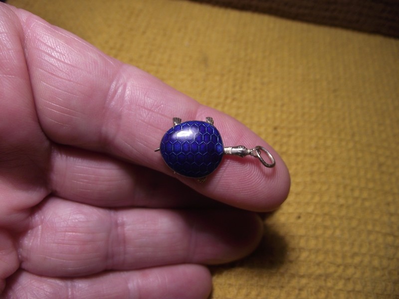 AN ANTIQUE FRENCH OR CHINESE ARTICULATED STERLING SILVER ENAMEL TURTLE PENDANT