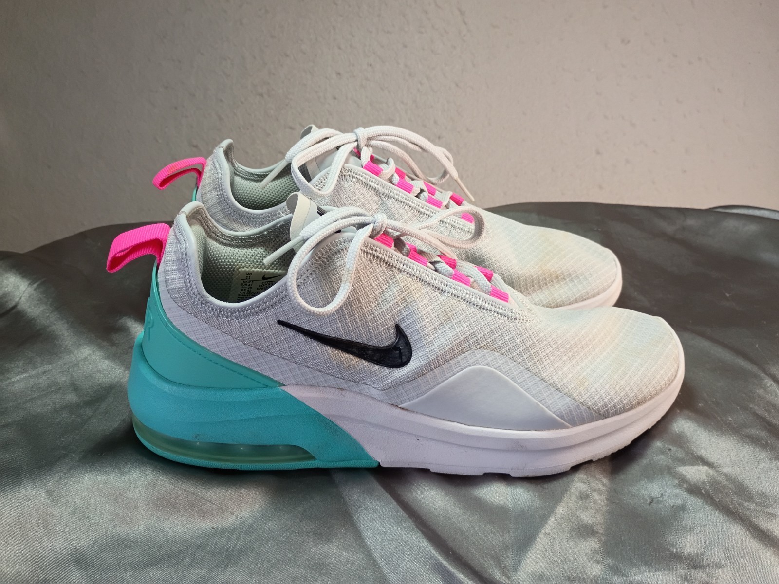 Nike Womens Air Max Motion 2 Size 11 South Beach Platinum Gr