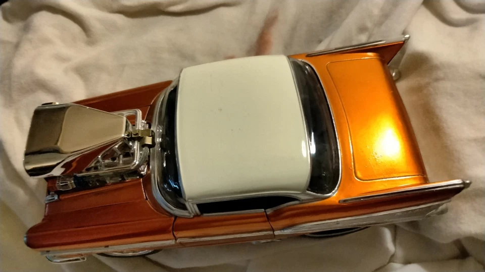 Muscle Machines Funline 1:24 '57 Chevy " *Candy Orange RARE! Loose - Image 3 of 4