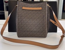 Michael Kors Hamilton Legacy Medium Messenger...