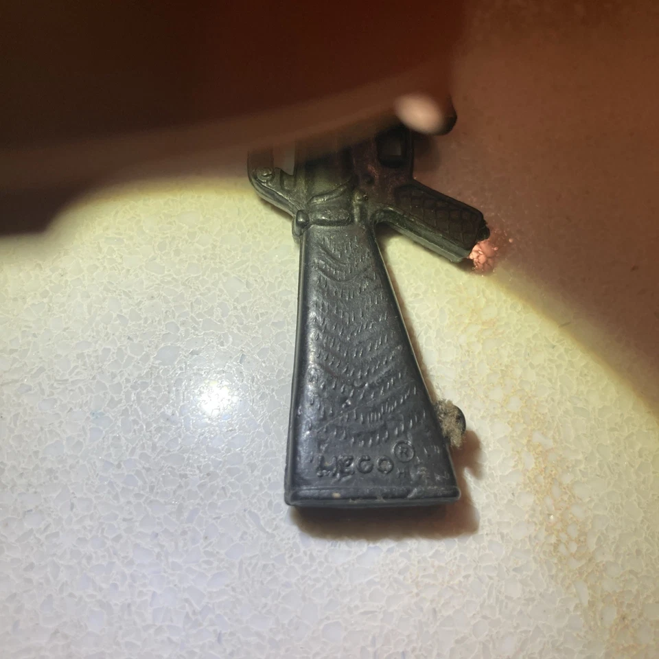 Original 1974 MEGO Planet Of The Apes Soldier 3 Gloves, 1 Bando Strap, & 1 Rifle - Image 3 of 4