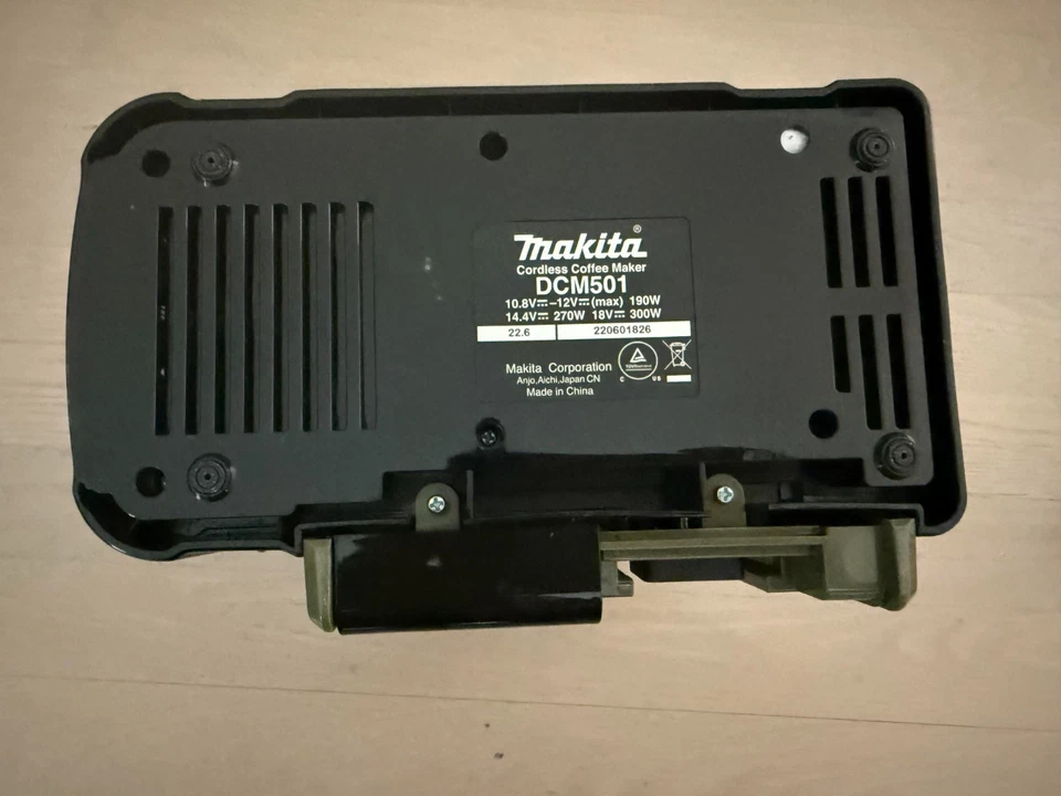 Cafetera portátil inalámbrica Makita DCM501ZO Foto 4 de 4