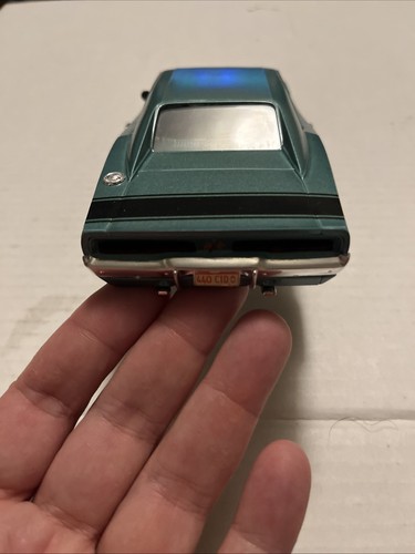 1969 Dodge Charger R/T Built Plastic Model By Revell Monogram 1997 Custom 1/25 - Picture 8 of 17