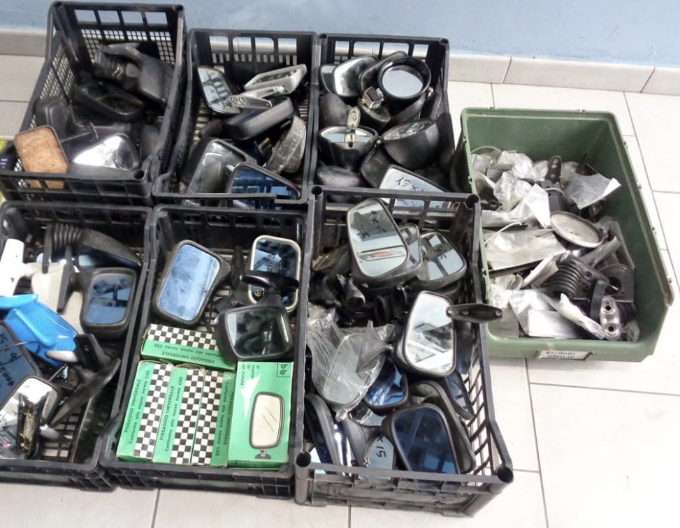 MASSIVE STOCK LOT OF VINTAGE CAR & MOTORCYCLE REARVIEW MIRRORS (~100 PCS)