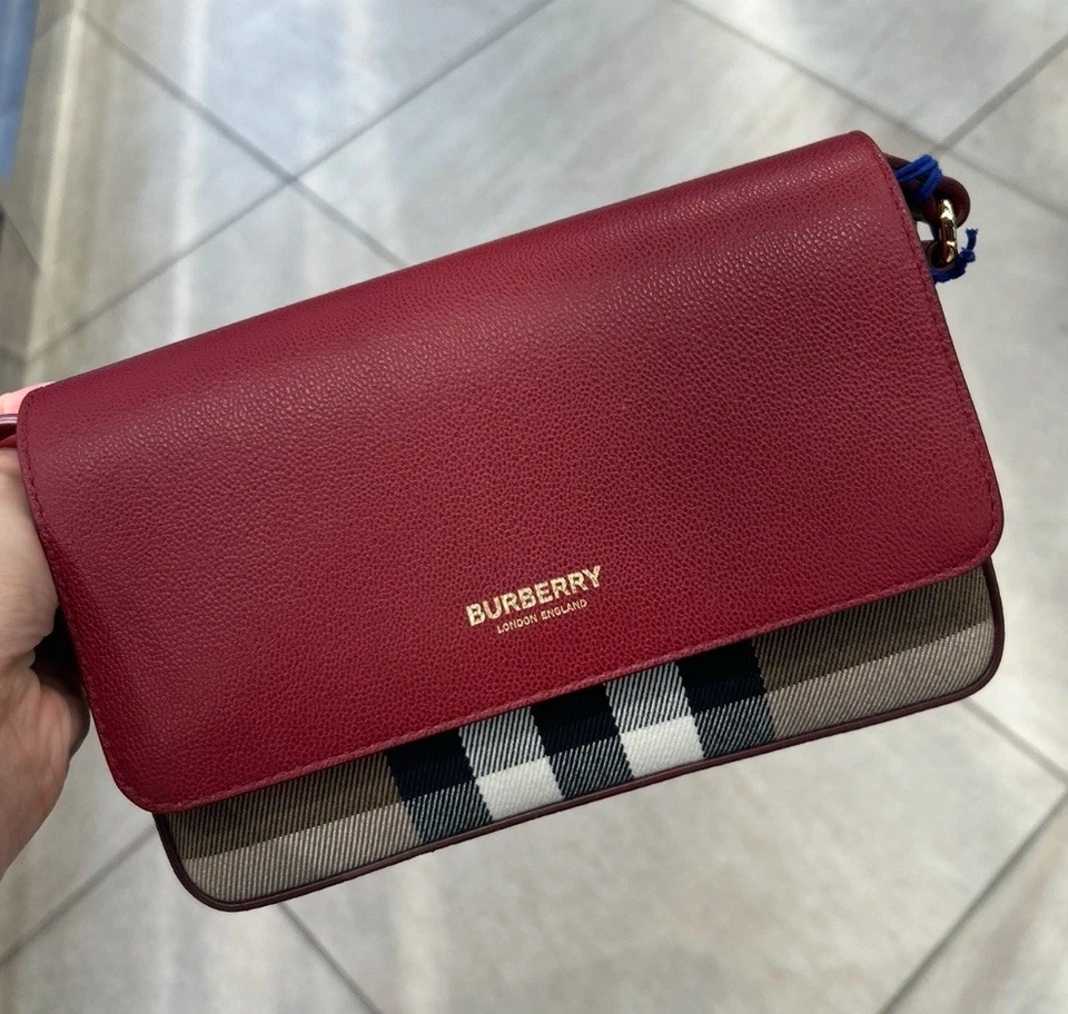 BOLSO BANDOLERA HAMPSHIRE HAMPSHIRE CUERO DERBY A CUADROS BURBERRY HOUSE NUEVO CON ETIQUETAS Foto 2 de 4