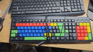 USB QWERTZ Tastatur Groß- & Kleinbuchstaben farbig für Kinder