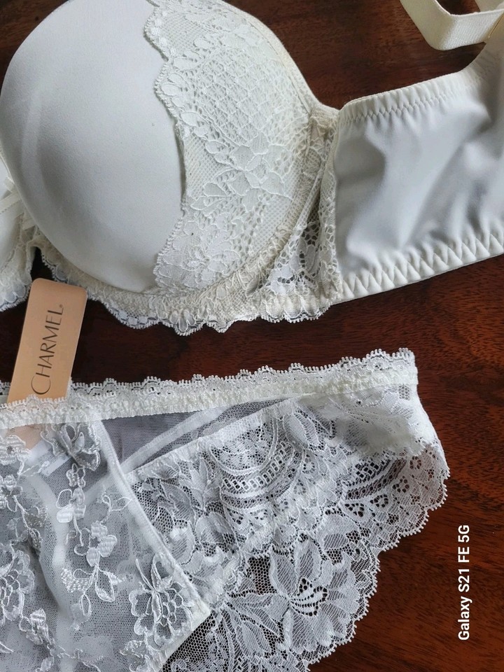 Soutien-gorge Lise Charmel Antigel Taille 90E Noir, Armature, Dentelle, Neuf