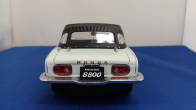 オートアート　HONDA   S800 AUTOart 1:18 Scale Honda S800 Roadster 1966, Red. ezToys