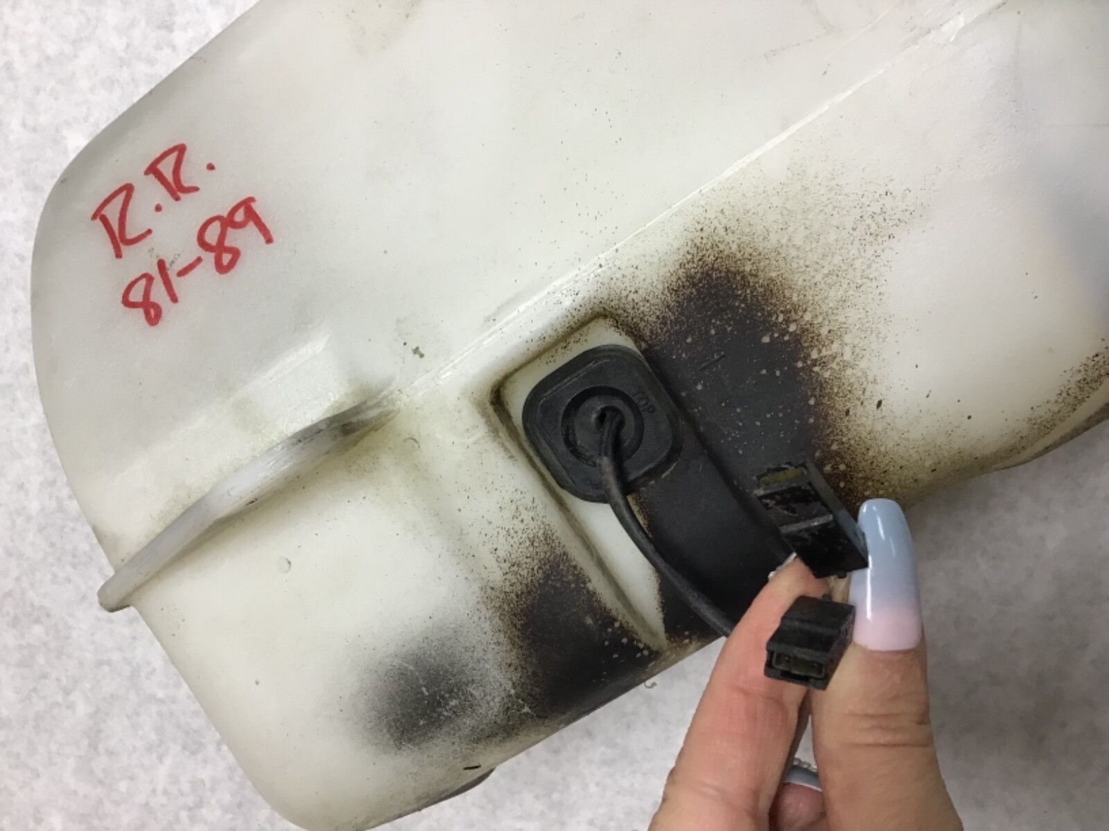 Rolls Royce Bentley Silver Spirit Spur Windshield Washer Tank1981-1989 PUM11596 