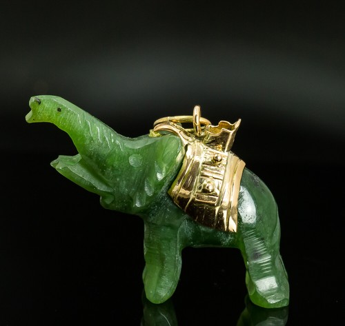 Vintage 14K Yellow Gold Carved Jade 