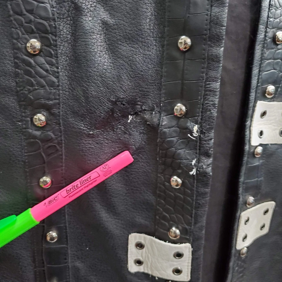 Chaqueta WWE Hombres Pequeña Negra Sudadera con Capucha AJ Styles The Phenomenal One P1 Tachonada LEER Foto 3 de 4