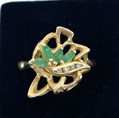 Ring 14 Karat Gelbgold Smaragde Diamanten Größe 8,25
