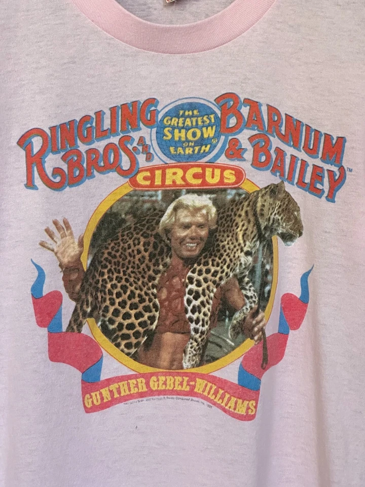 Camiseta Vintage Screen Stars Rosa Ringling Bros. Circo gráfico XS Foto 3 de 4