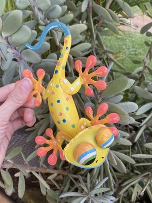 Yellow Metal Moveable Head Wall Garden Joyful Gecko 6.5  Inches Long