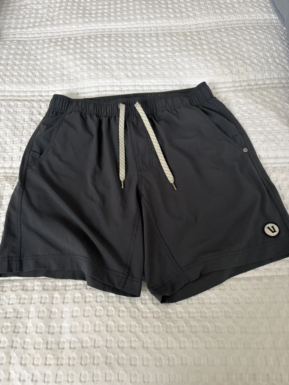Vuori Shorts Men's Medium Dark Gray Kore Short Liner 7" Inseam Gym Running V302