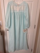 VTG NICOLE Long Sleeved Light Blue Nightgown W/ Lace Buttons NWT Sz M 65260