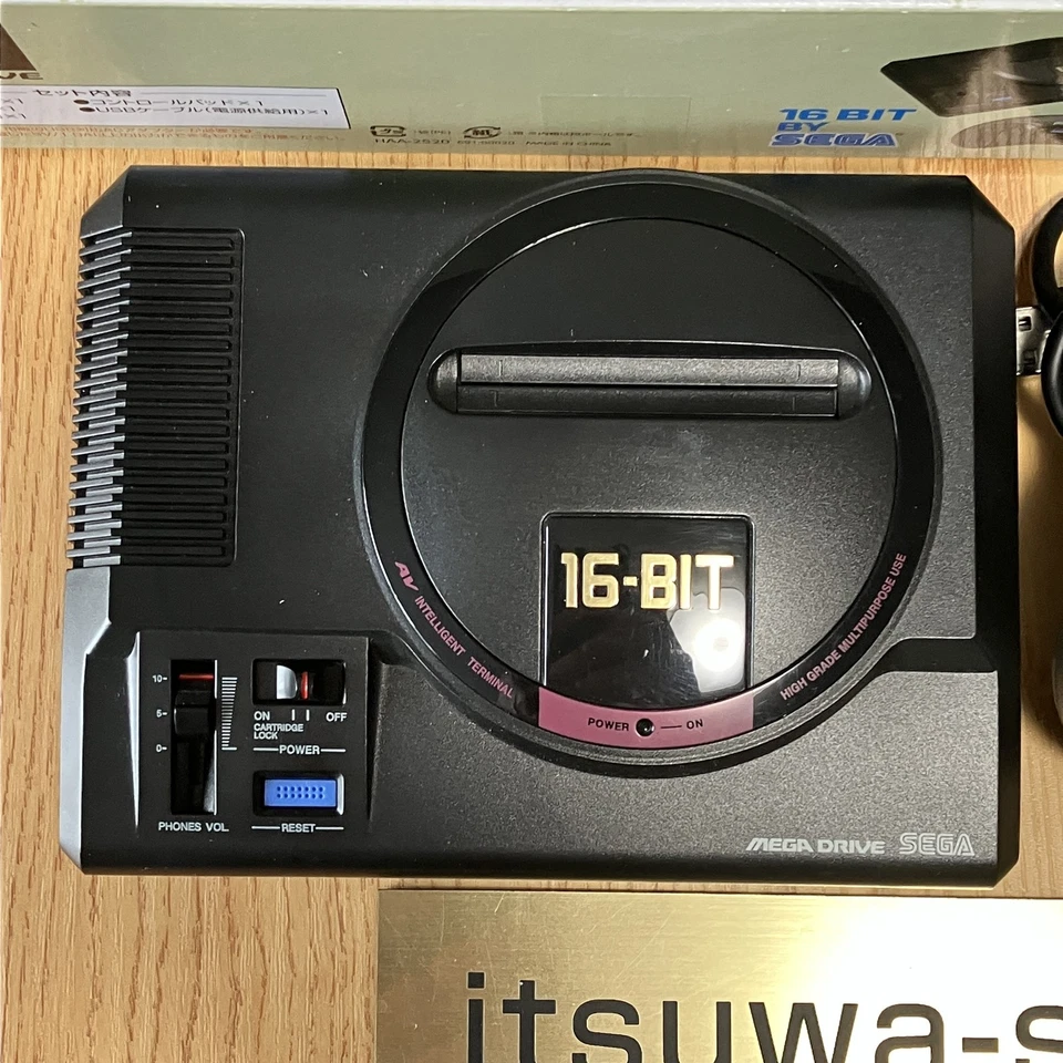 Consola Sega Mega Drive Mini HAA-2520 Genesis 42 juegos con caja probada - Imagen 2 de 4