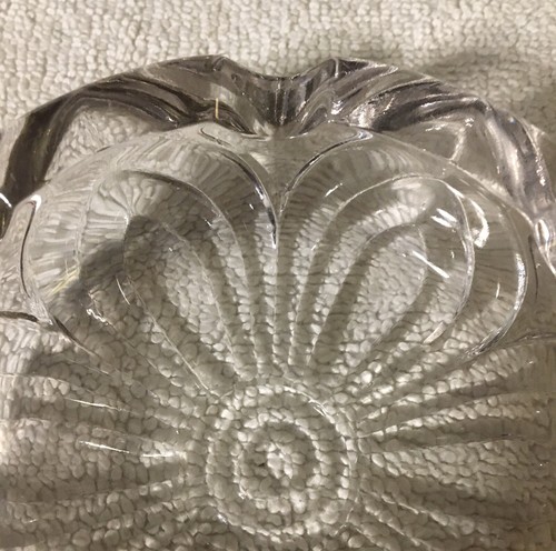 Vtg Clear Glass Ashtray Round 4-1/4” Diameter Scalloped Floral Petals 4 Slots - Picture 3 of 6
